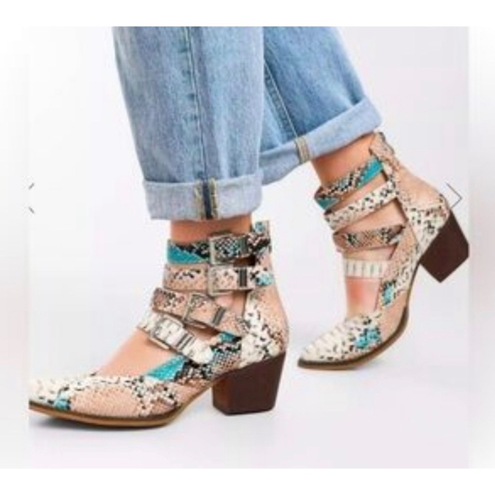 Daytrip Snakeskin Print Strappy Booties Womens 8.5 Eleven Buckle Heel